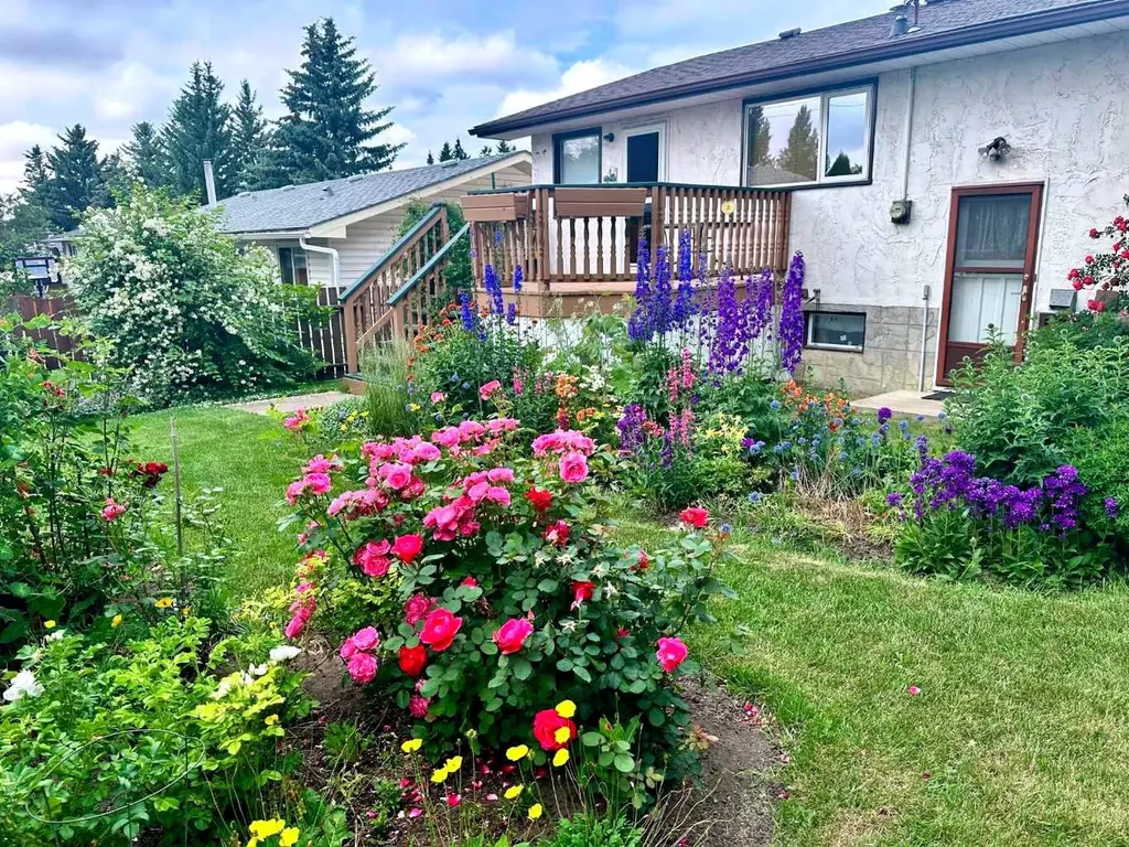 7108 Silverview Road NW Calgary AB T3B 3M1