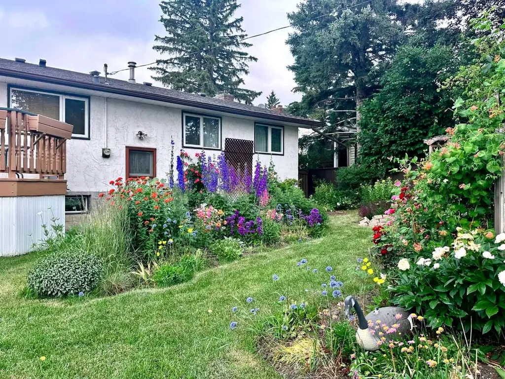 7108 Silverview Road NW Calgary AB T3B 3M1