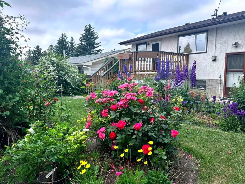 7108 Silverview Road NW Calgary AB T3B 3M1