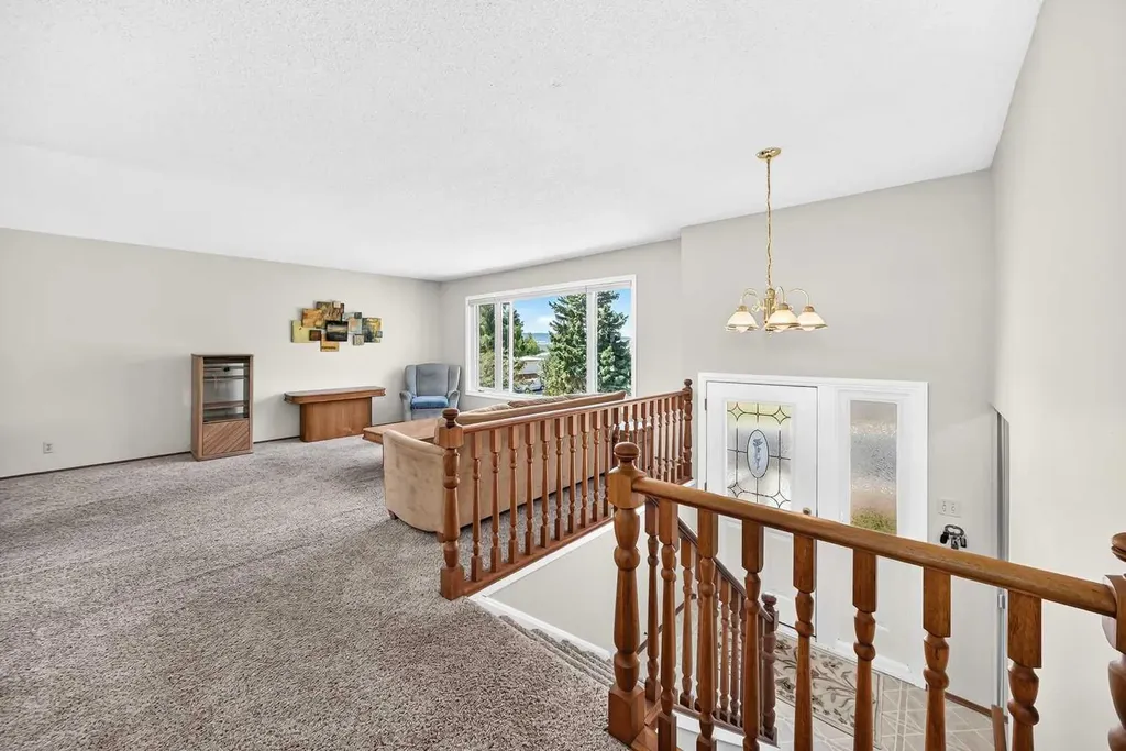 7108 Silverview Road NW Calgary AB T3B 3M1