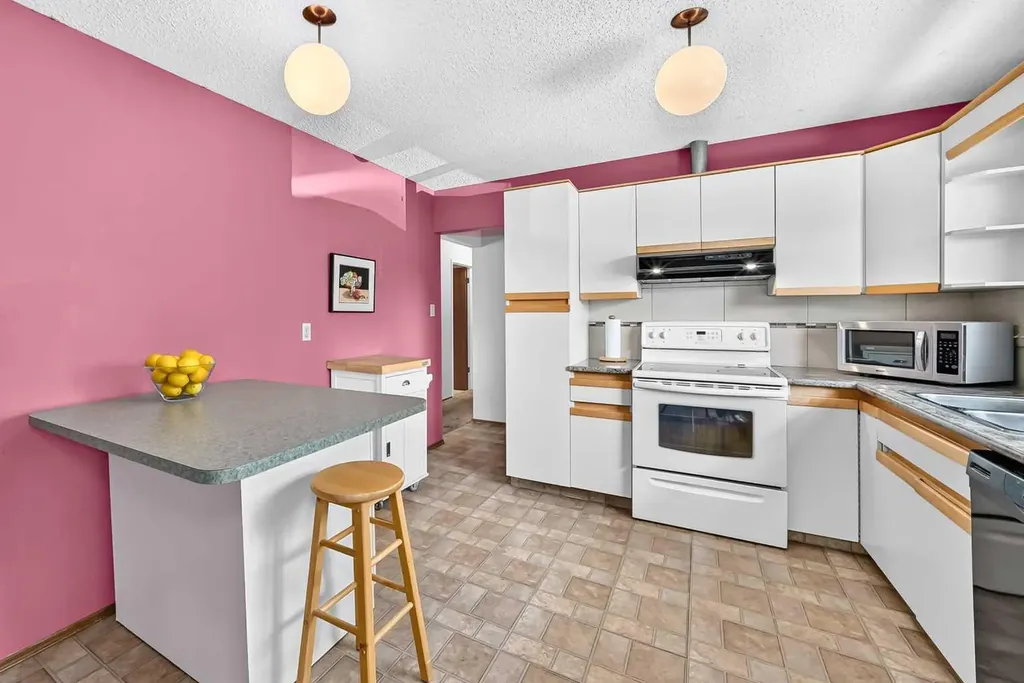 7108 Silverview Road NW Calgary AB T3B 3M1
