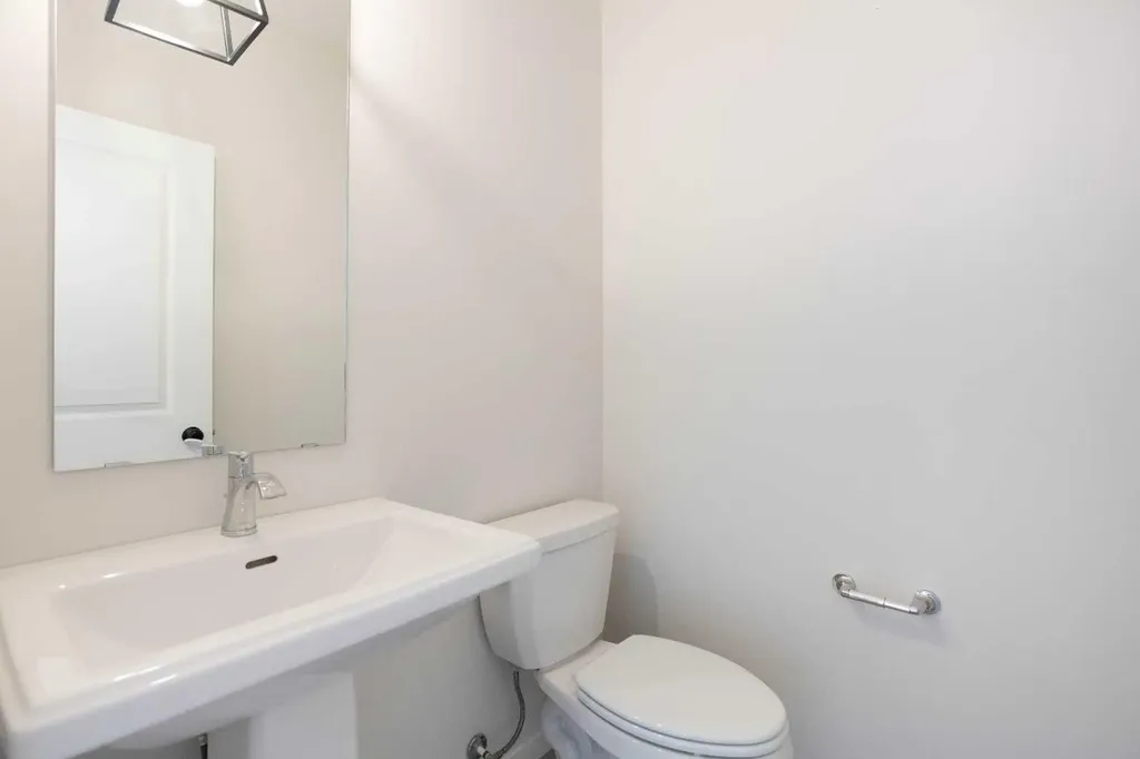 112 Lucas Street NW Calgary AB T3P 1R6