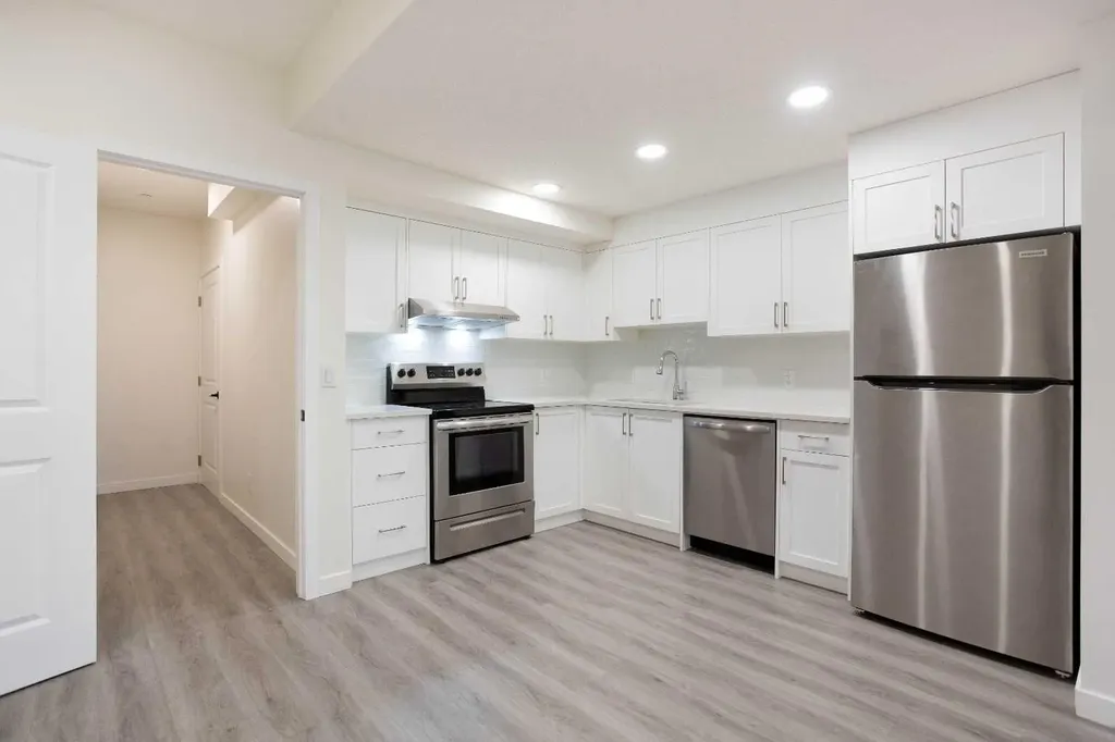 112 Lucas Street NW Calgary AB T3P 1R6
