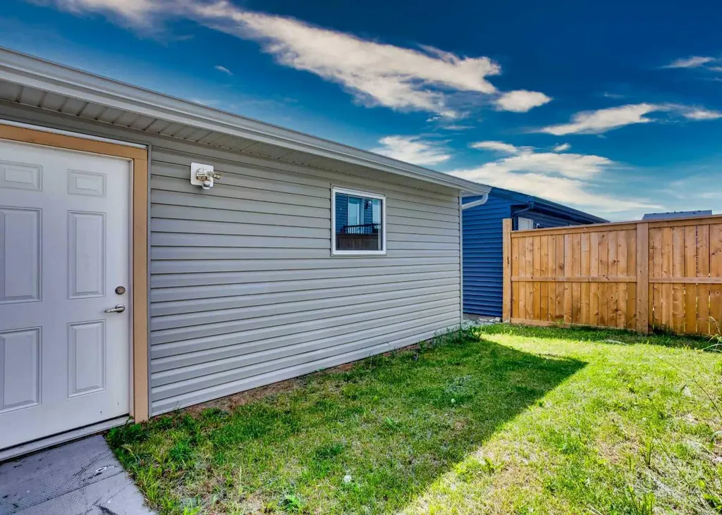 112 Lucas Street NW Calgary AB T3P 1R6