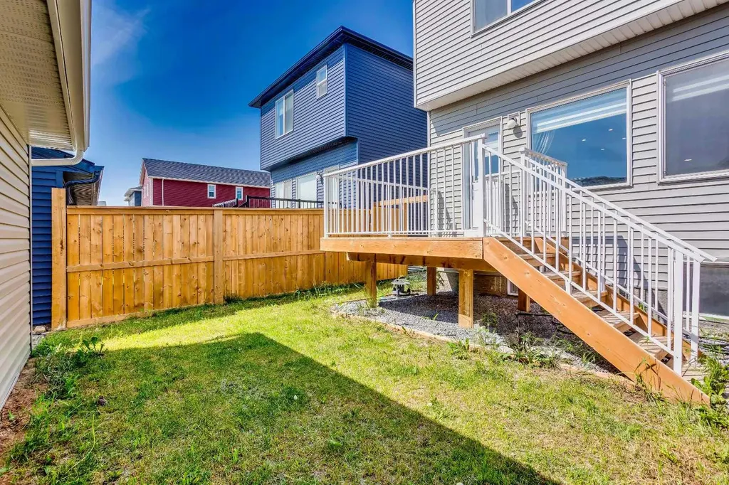 112 Lucas Street NW Calgary AB T3P 1R6