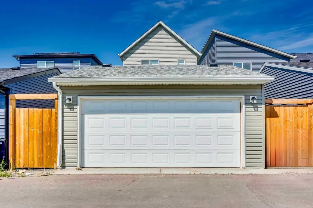 112 Lucas Street NW Calgary AB T3P 1R6