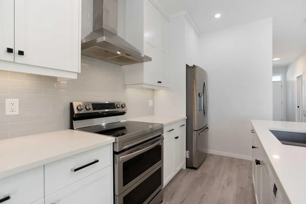 112 Lucas Street NW Calgary AB T3P 1R6