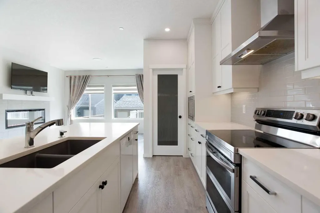 112 Lucas Street NW Calgary AB T3P 1R6