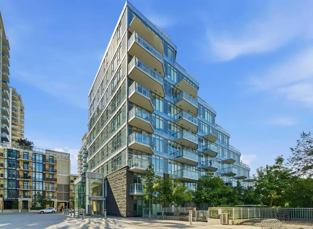 138 Waterfront Court SW Calgary AB T2P 1L1