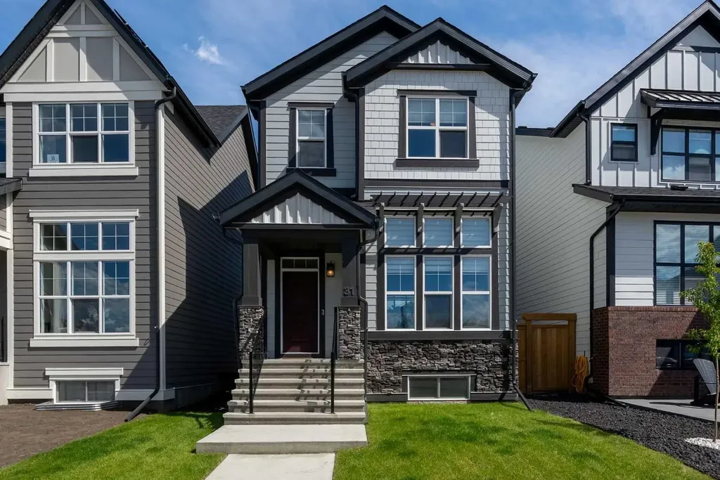 31 Magnolia Grove SE Calgary AB T3M 3T2