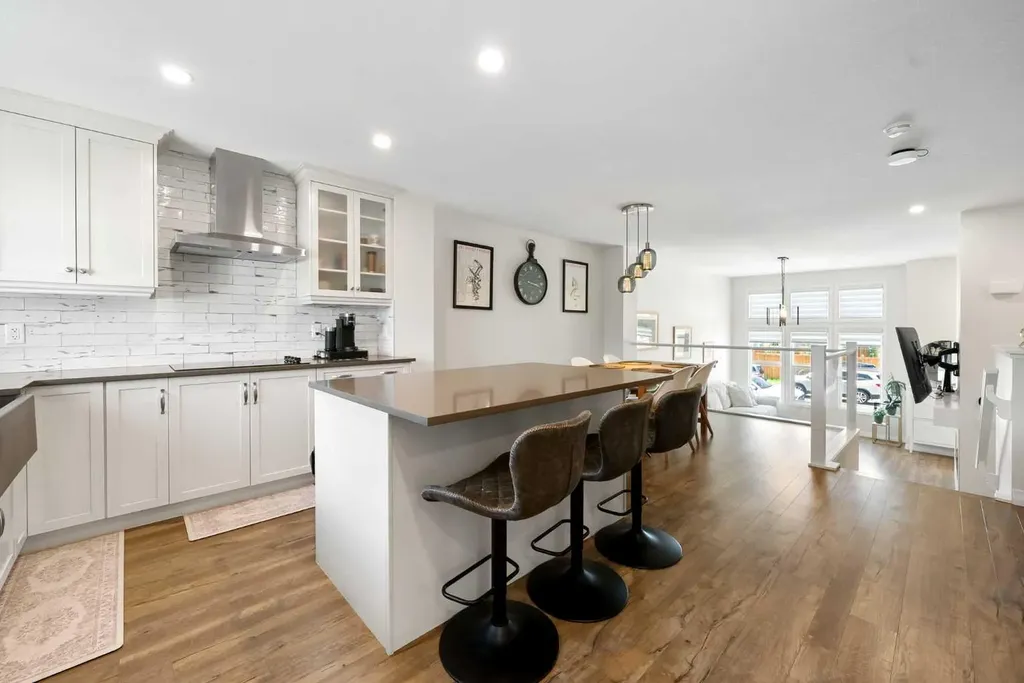 31 Magnolia Grove SE Calgary AB T3M 3T2