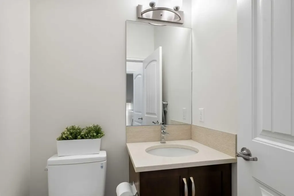 31 Magnolia Grove SE Calgary AB T3M 3T2