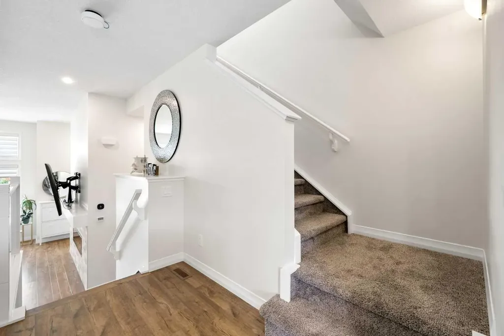 31 Magnolia Grove SE Calgary AB T3M 3T2