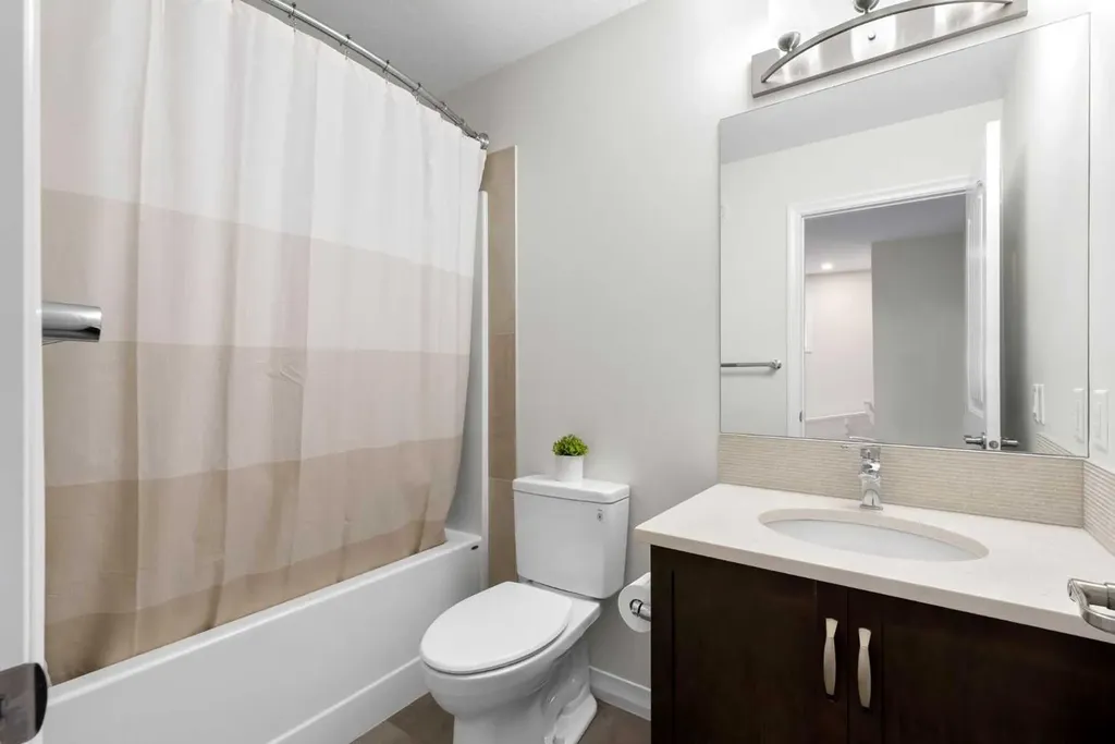31 Magnolia Grove SE Calgary AB T3M 3T2