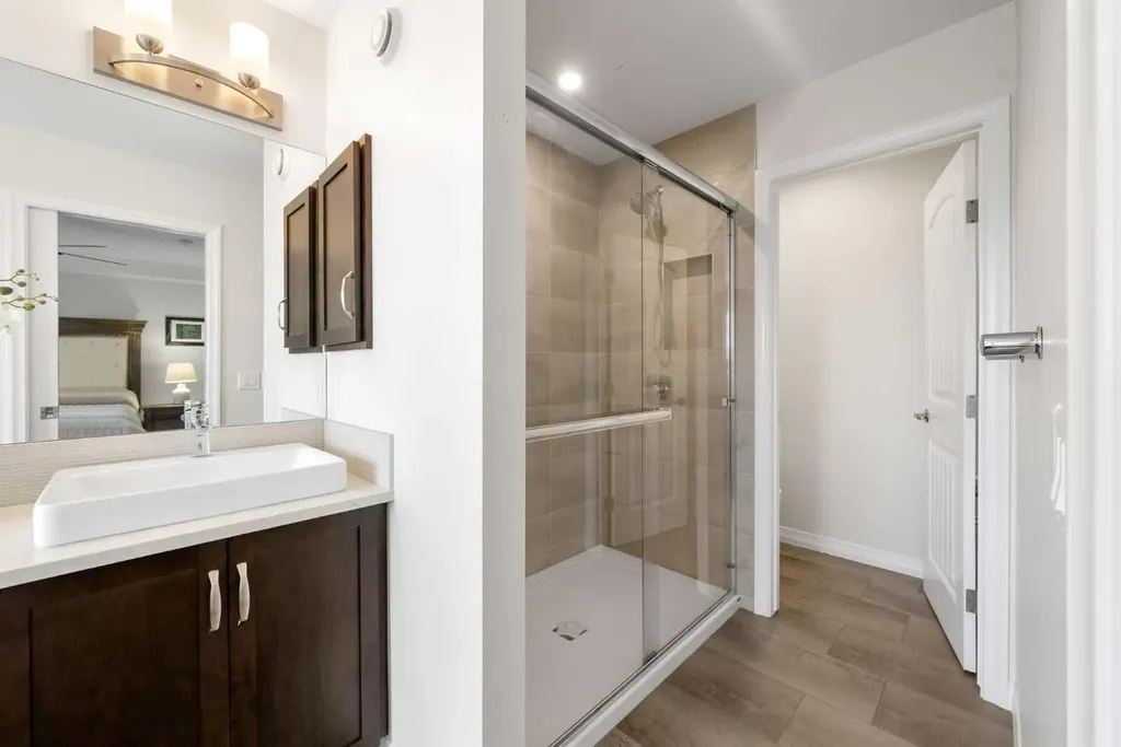31 Magnolia Grove SE Calgary AB T3M 3T2