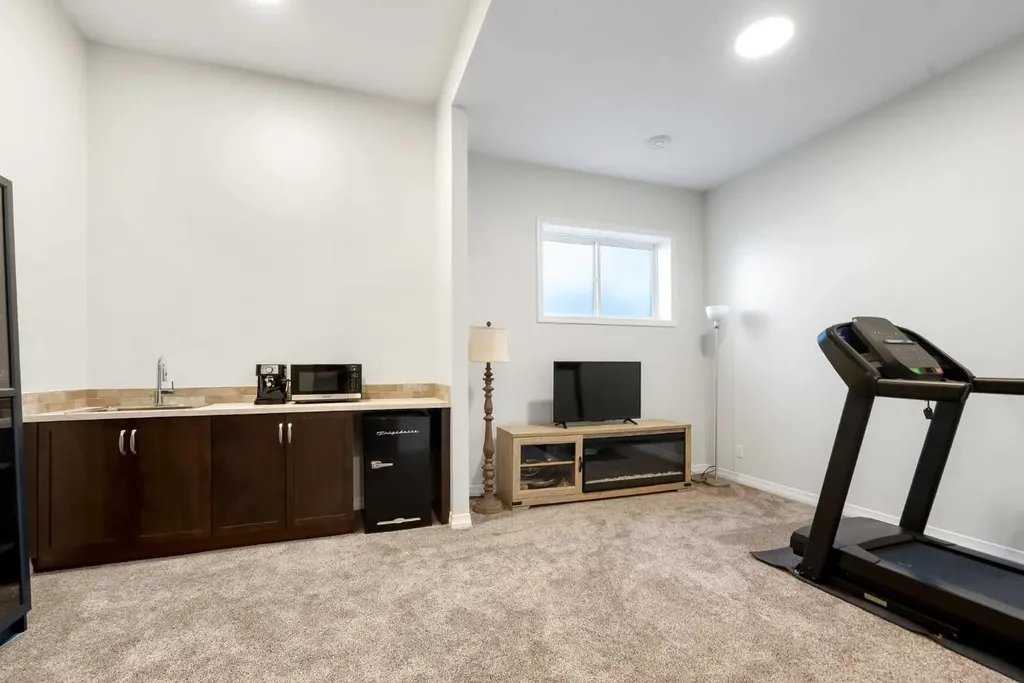 31 Magnolia Grove SE Calgary AB T3M 3T2