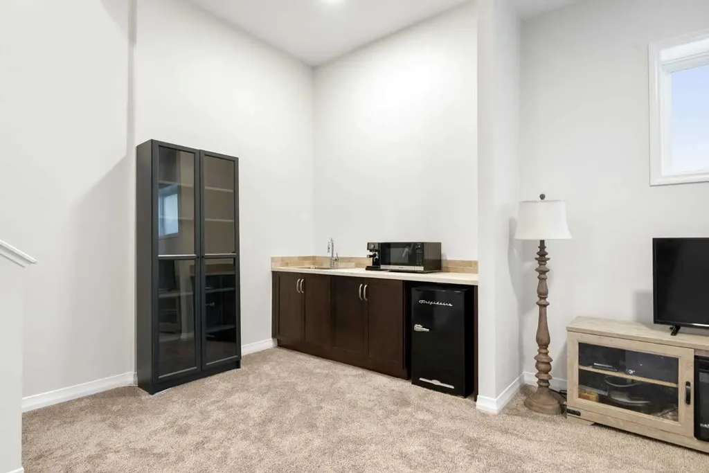 31 Magnolia Grove SE Calgary AB T3M 3T2