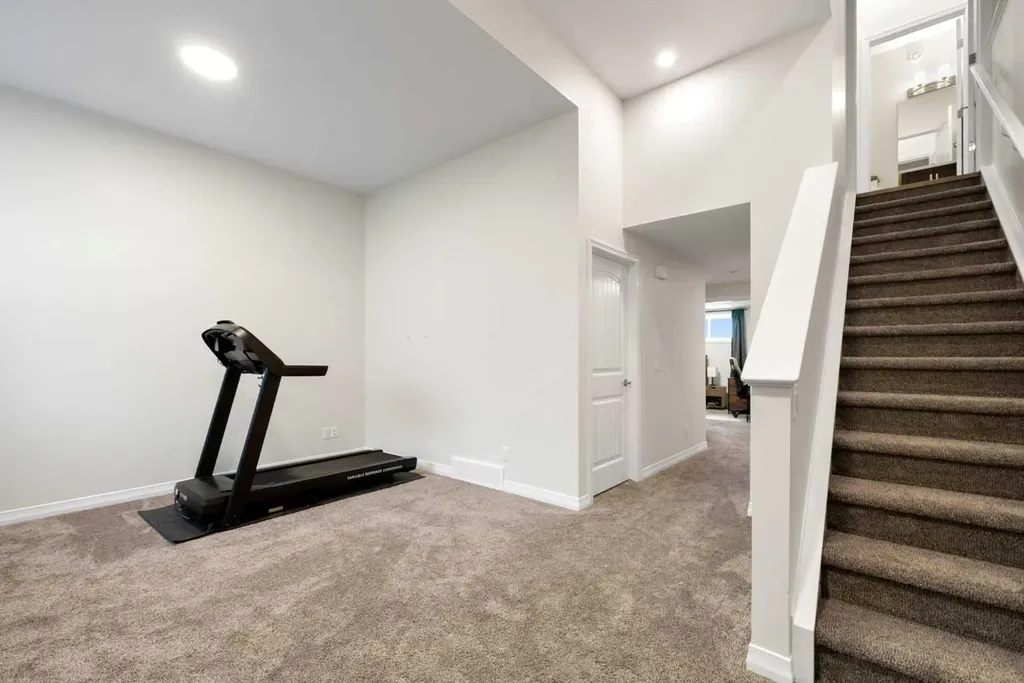31 Magnolia Grove SE Calgary AB T3M 3T2