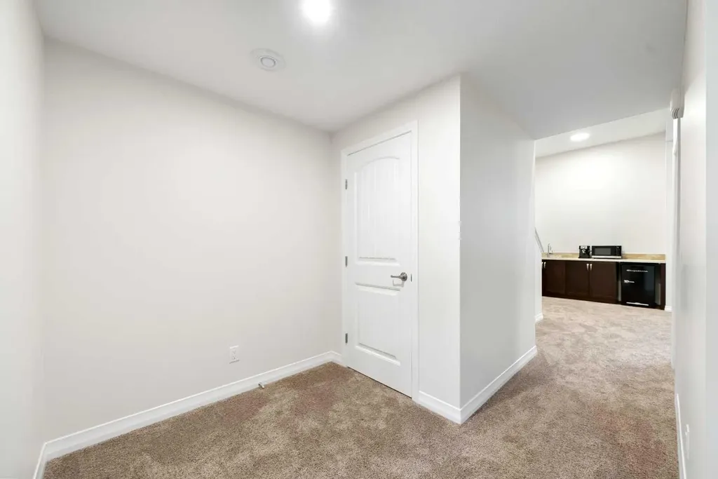 31 Magnolia Grove SE Calgary AB T3M 3T2