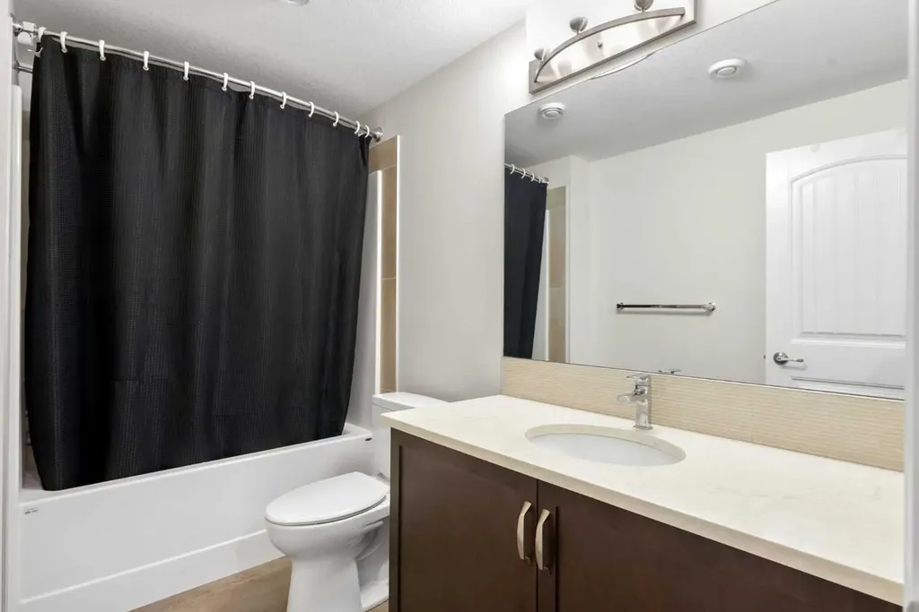 31 Magnolia Grove SE Calgary AB T3M 3T2