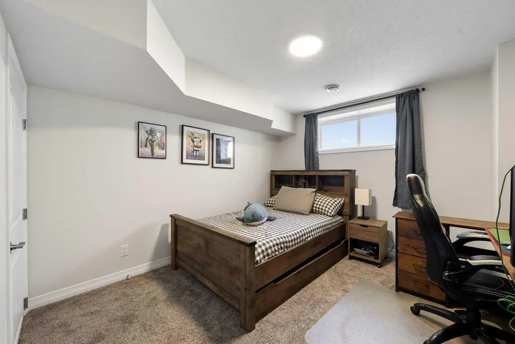 31 Magnolia Grove SE Calgary AB T3M 3T2