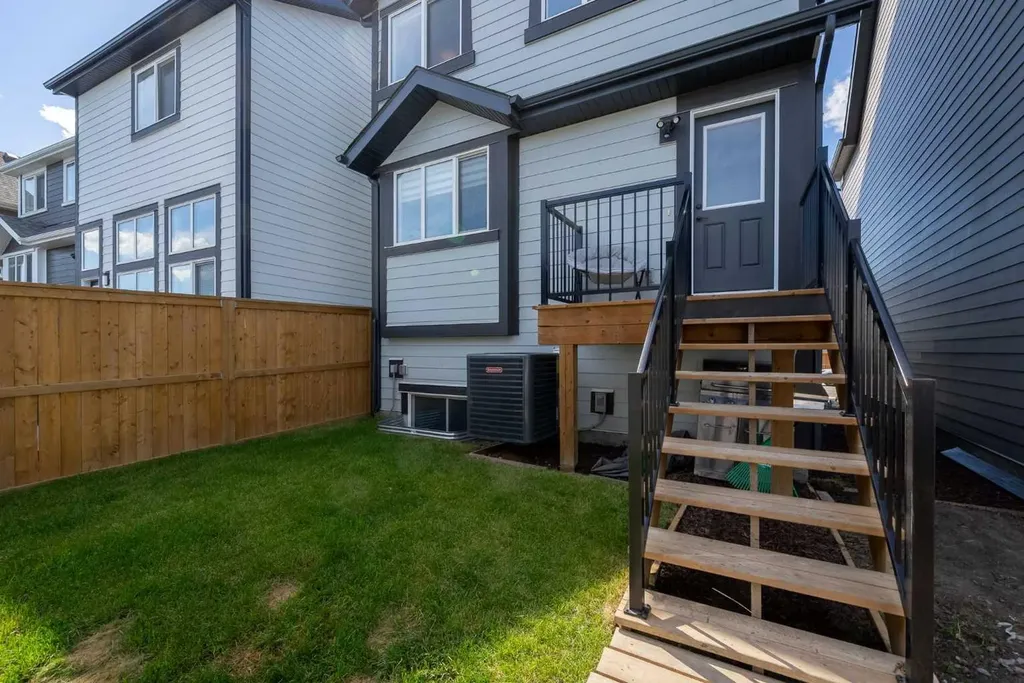 31 Magnolia Grove SE Calgary AB T3M 3T2