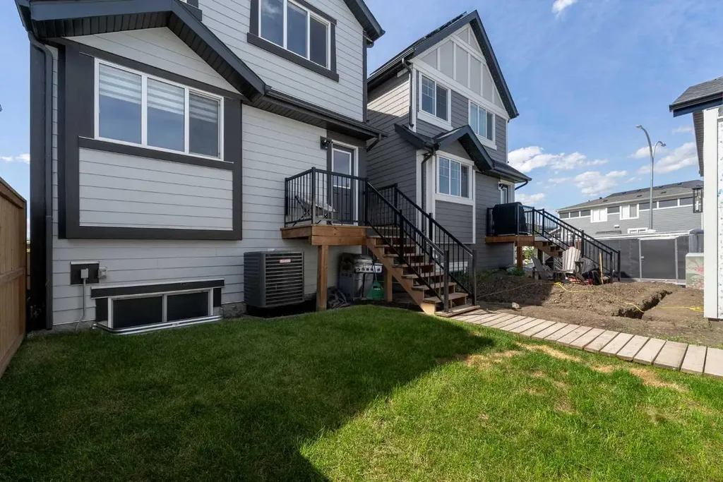 31 Magnolia Grove SE Calgary AB T3M 3T2