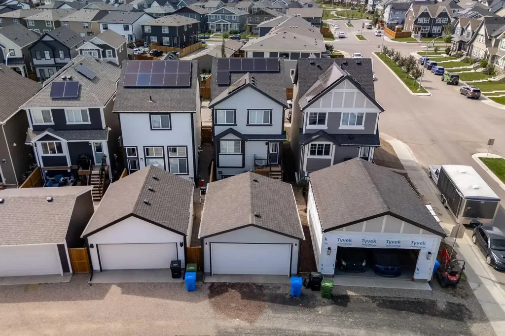 31 Magnolia Grove SE Calgary AB T3M 3T2