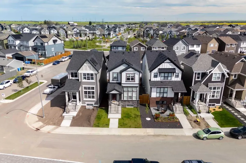 31 Magnolia Grove SE Calgary AB T3M 3T2