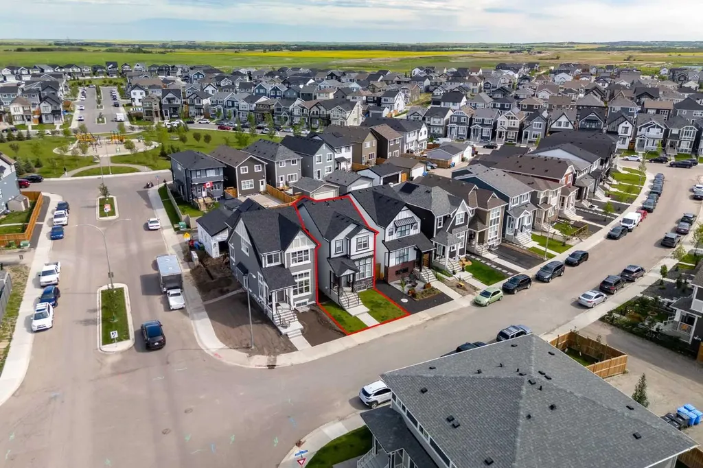 31 Magnolia Grove SE Calgary AB T3M 3T2