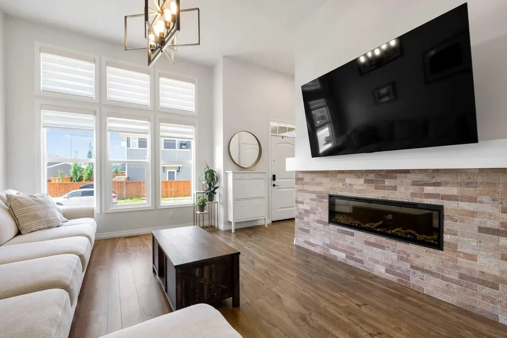 31 Magnolia Grove SE Calgary AB T3M 3T2