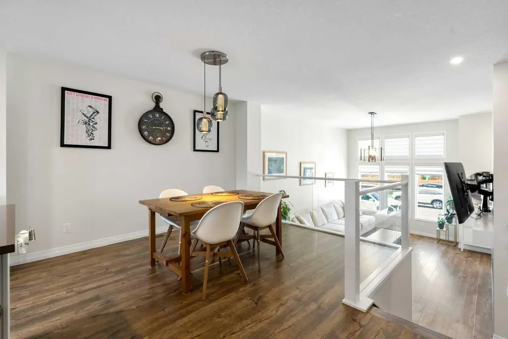 31 Magnolia Grove SE Calgary AB T3M 3T2
