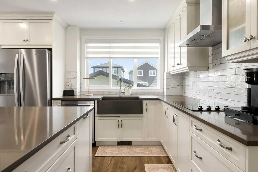 31 Magnolia Grove SE Calgary AB T3M 3T2