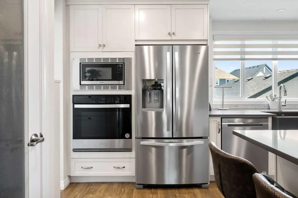 31 Magnolia Grove SE Calgary AB T3M 3T2