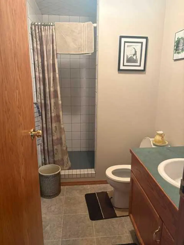 4715 55 Avenue Lacombe AB T4L 1T7