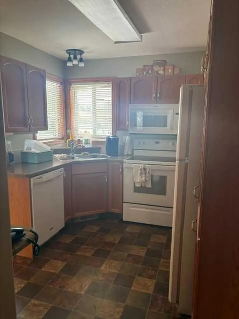 4715 55 Avenue Lacombe AB T4L 1T7