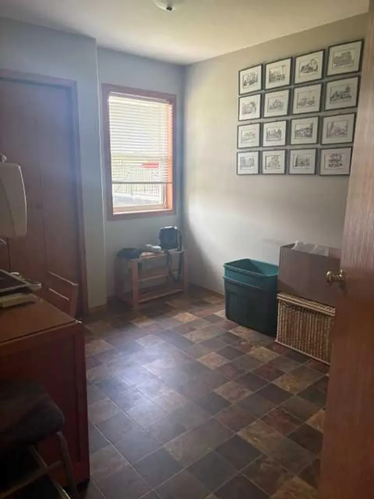 4715 55 Avenue Lacombe AB T4L 1T7