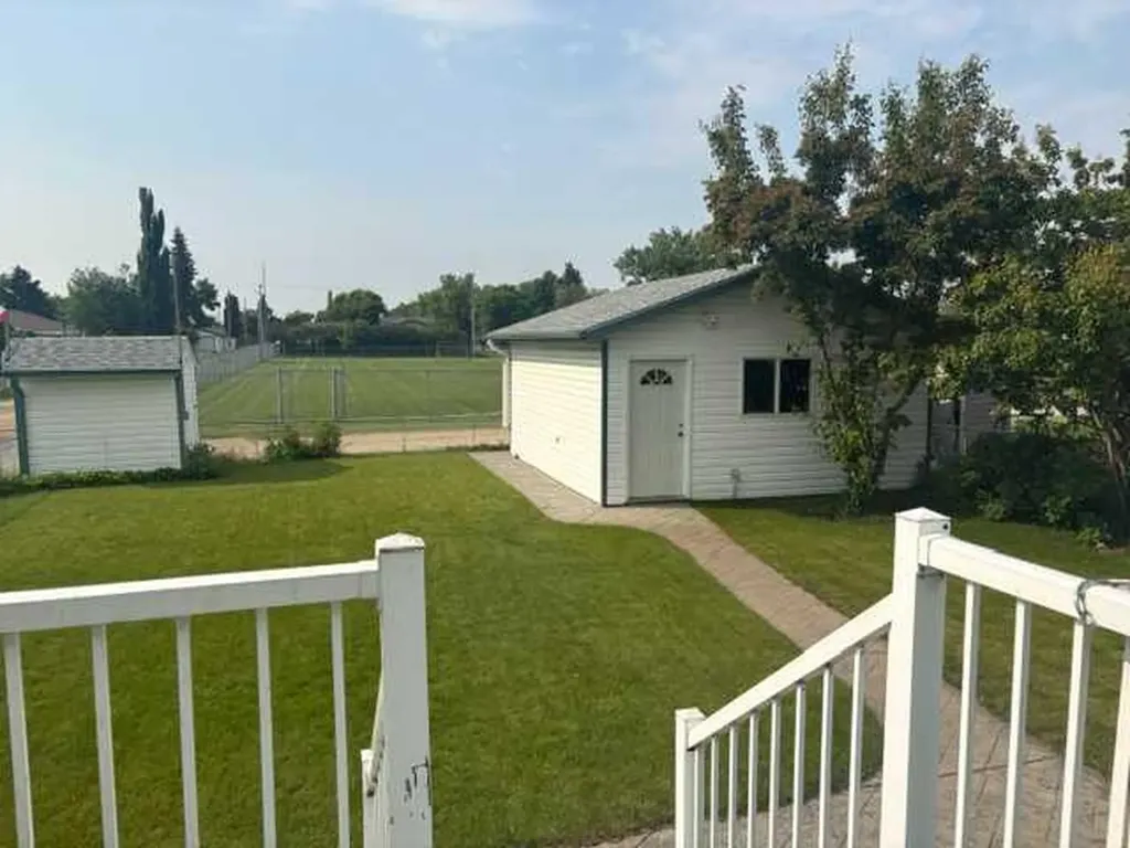4715 55 Avenue Lacombe AB T4L 1T7