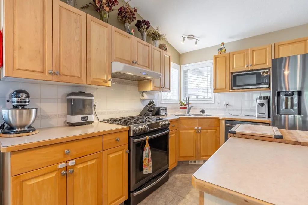 568 Heritage Boulevard W Lethbridge AB T1K7S4