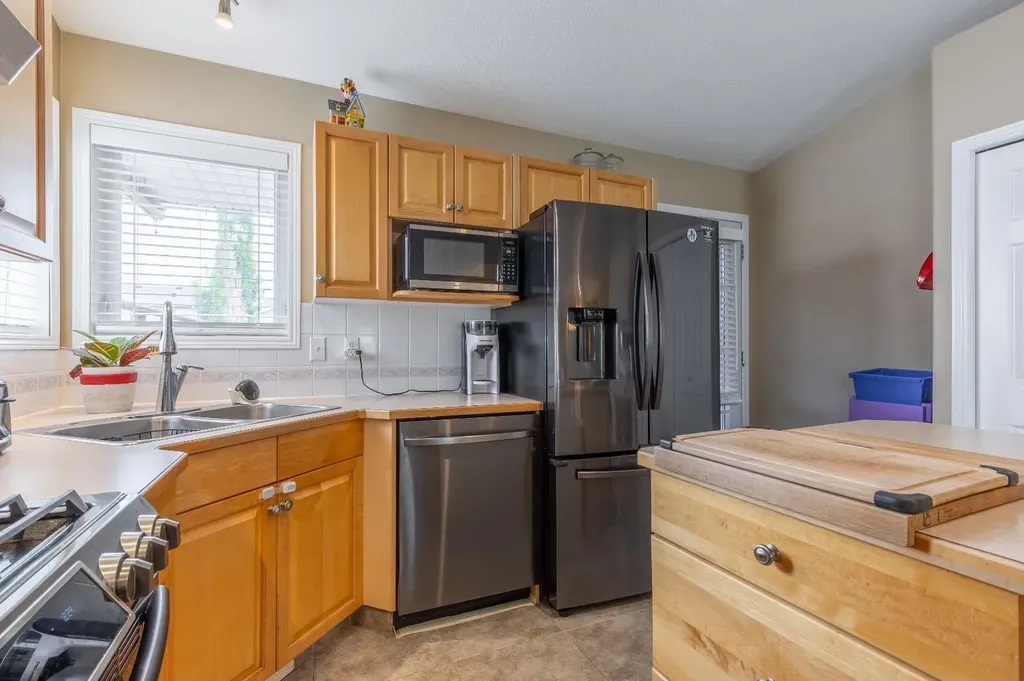 568 Heritage Boulevard W Lethbridge AB T1K7S4