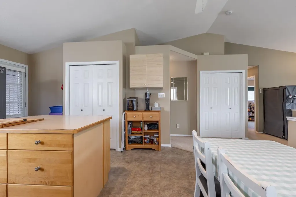 568 Heritage Boulevard W Lethbridge AB T1K7S4
