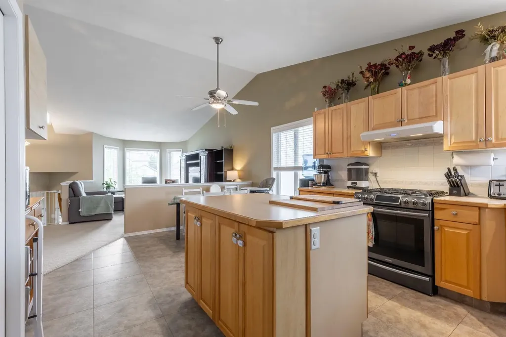 568 Heritage Boulevard W Lethbridge AB T1K7S4