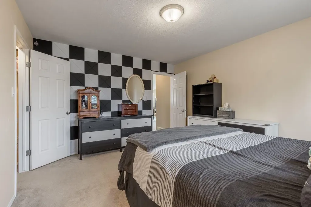 568 Heritage Boulevard W Lethbridge AB T1K7S4