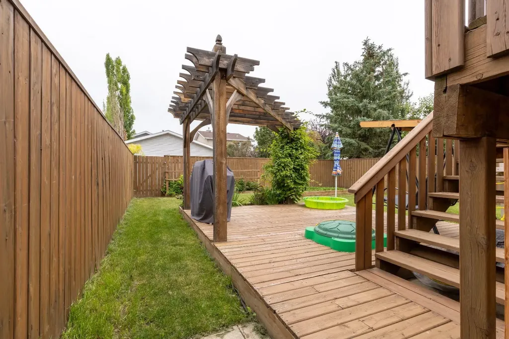 568 Heritage Boulevard W Lethbridge AB T1K7S4