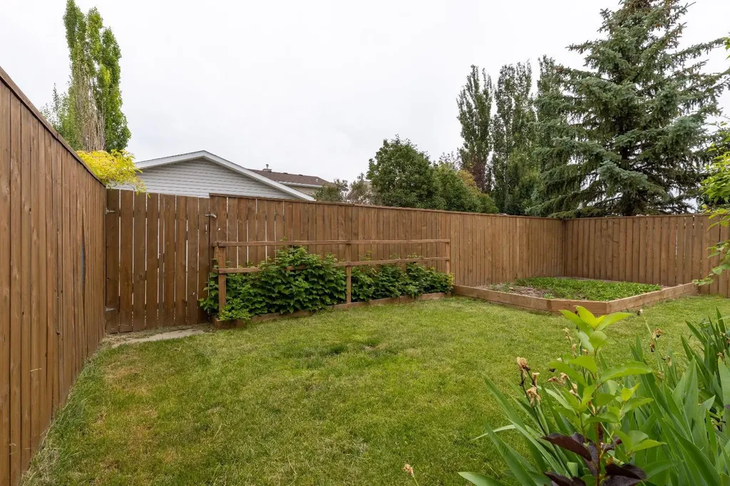 568 Heritage Boulevard W Lethbridge AB T1K7S4
