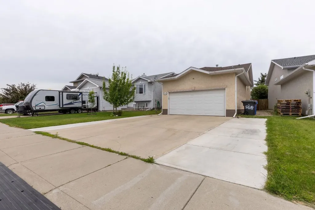 568 Heritage Boulevard W Lethbridge AB T1K7S4