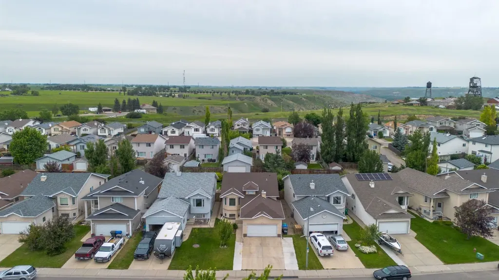 568 Heritage Boulevard W Lethbridge AB T1K7S4