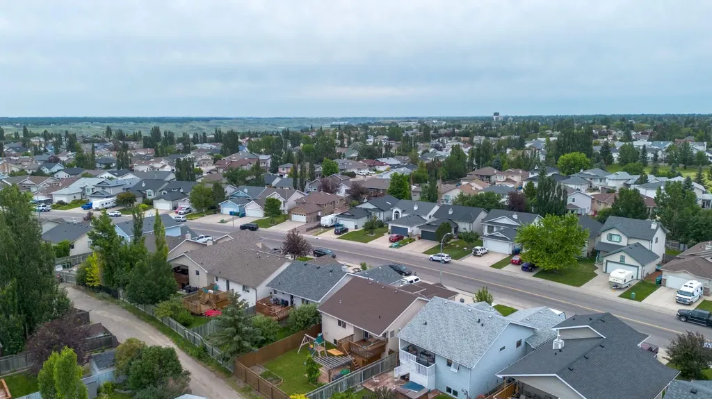 568 Heritage Boulevard W Lethbridge AB T1K7S4