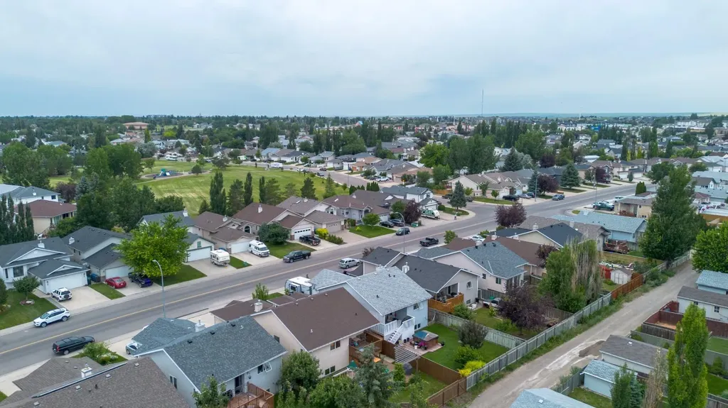 568 Heritage Boulevard W Lethbridge AB T1K7S4