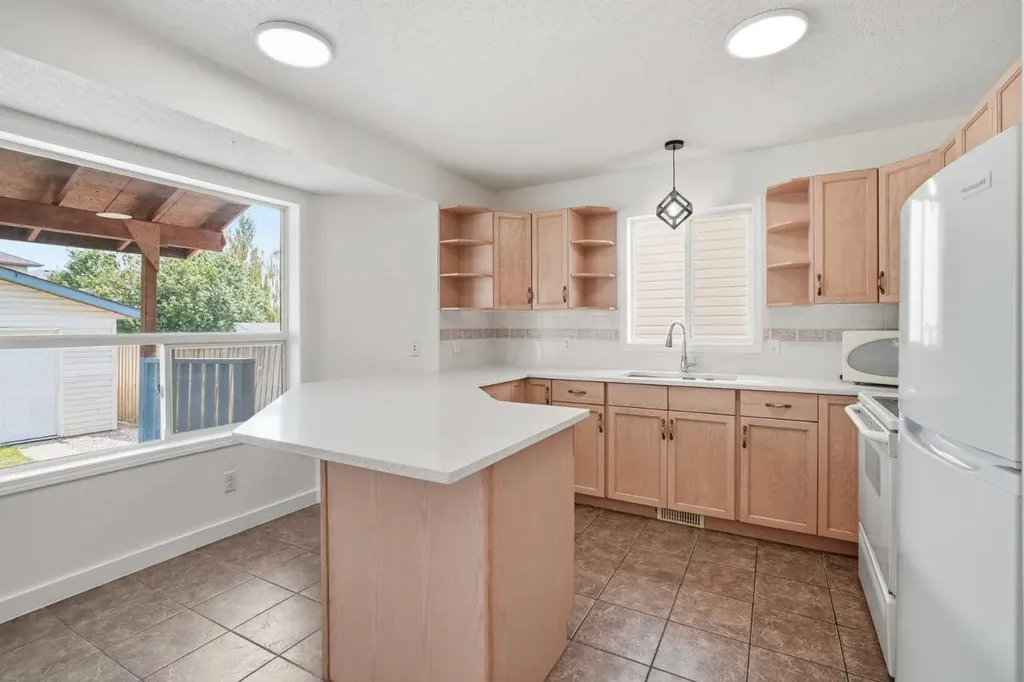 66 Arbour Wood Mews NW Calgary AB T3G 4B6